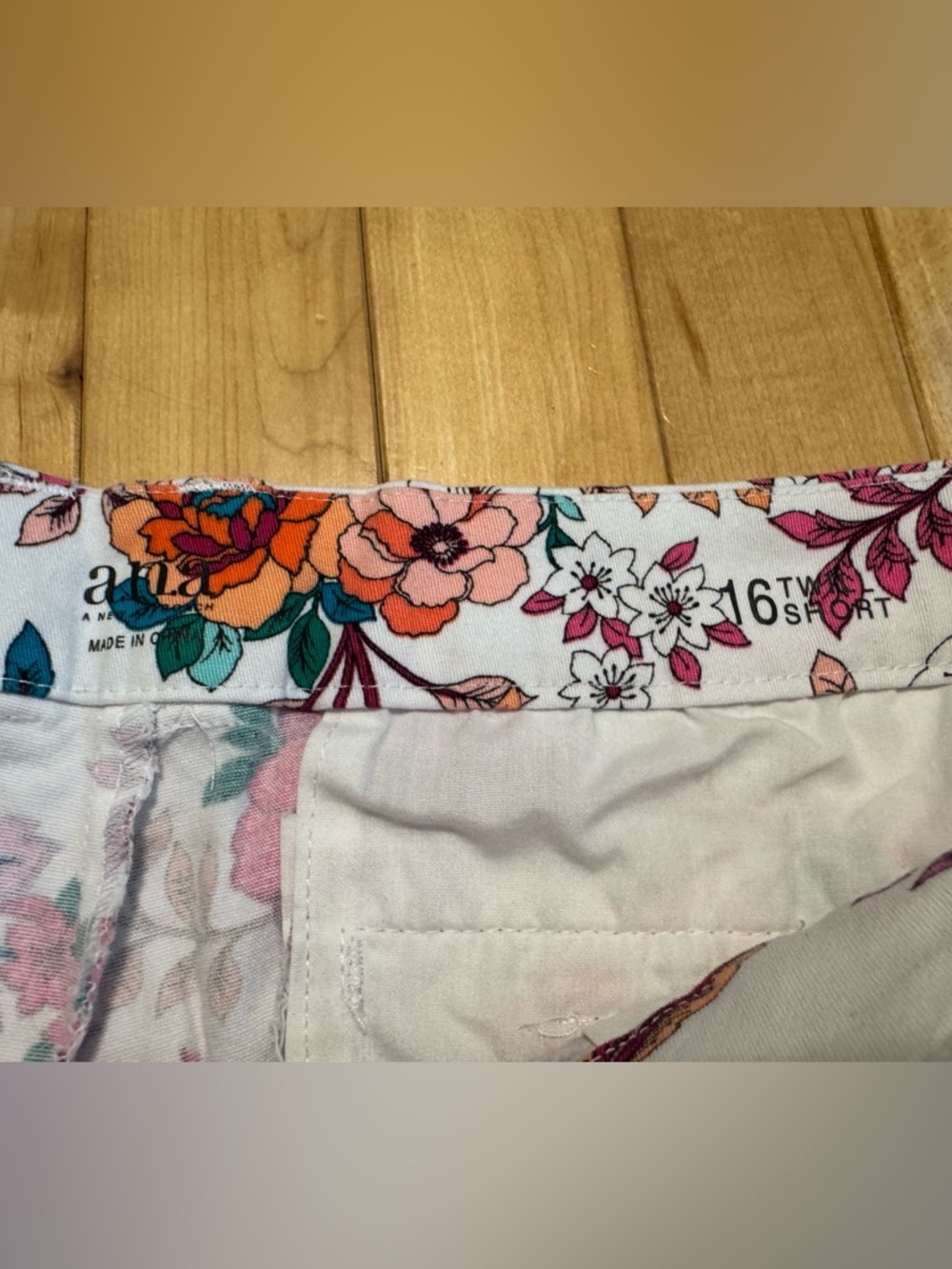 a.n.a Floral Print White Women's Twill Shorts size 16 - Picture 7 of 7
